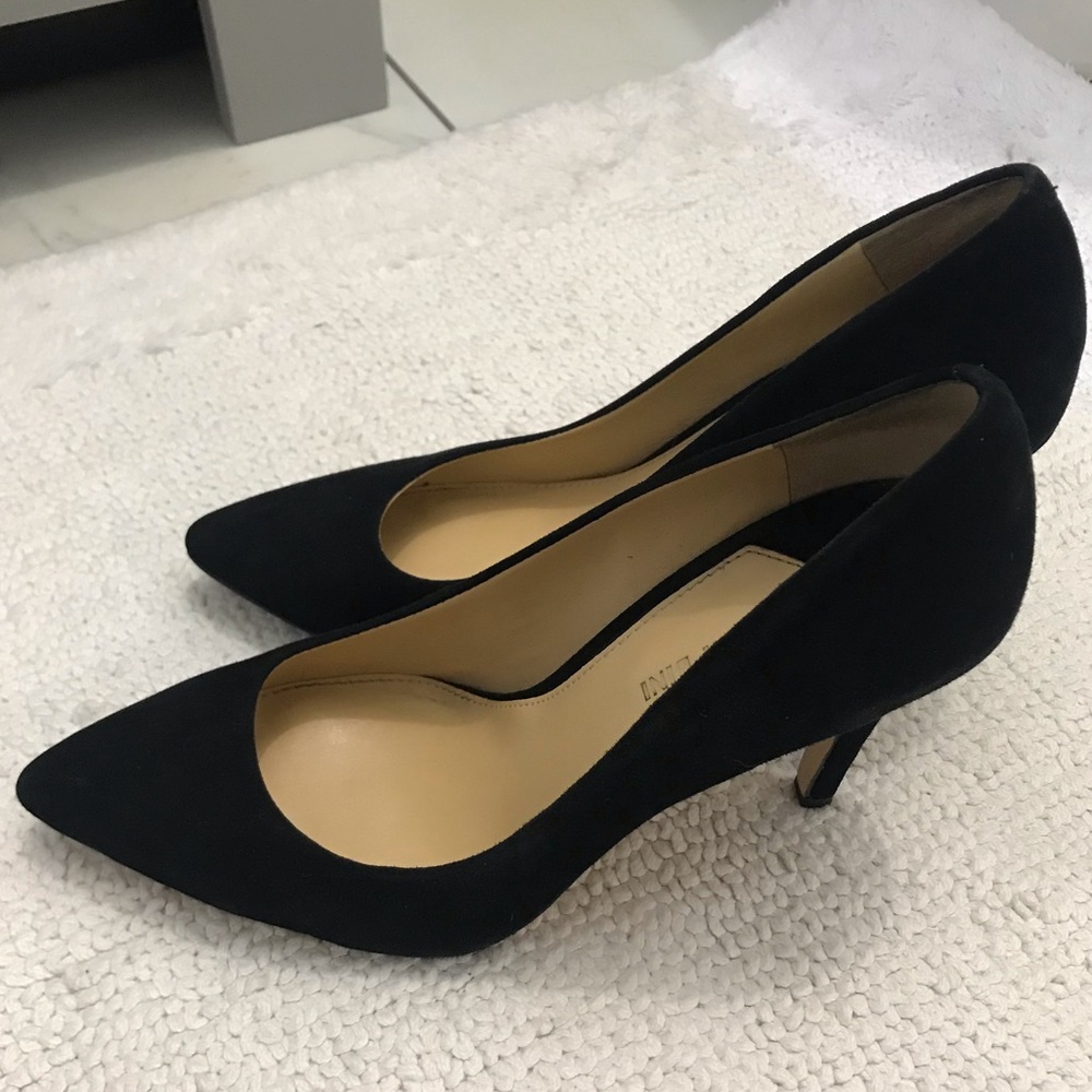 Gianni Bini suede black pumps